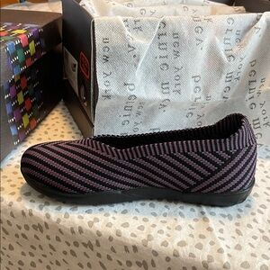 Kids Bernie Mev Valerie K black mauve slip-on shoes 31 youth. NIB